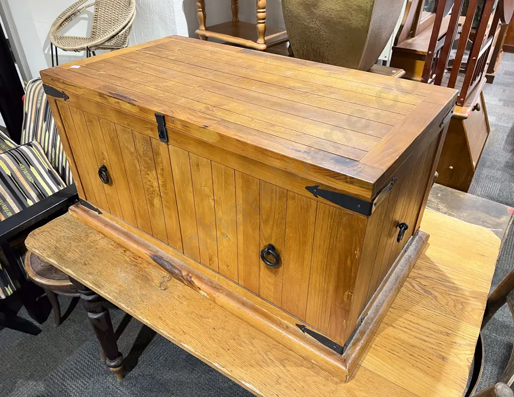 Rimu Blanket Chest Image 1++