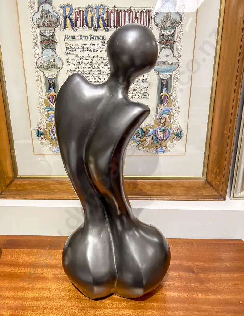 A Weighted Sculpture Form Image 1++