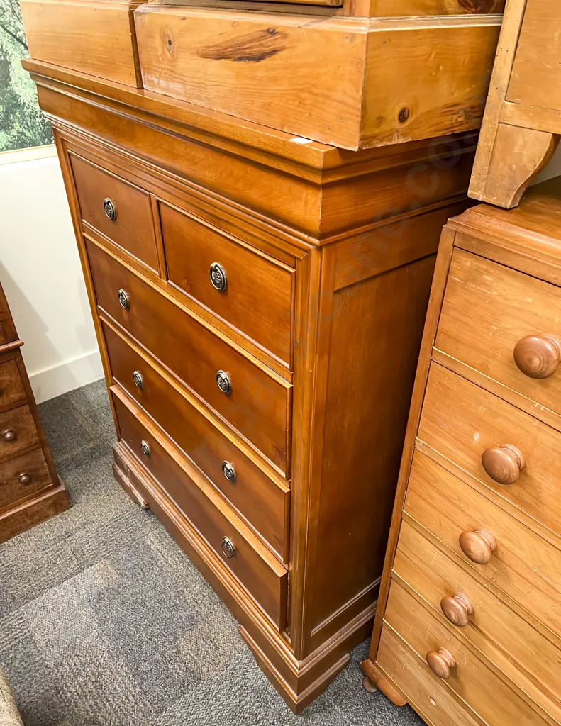 Modern Five Drawer Chest of Drawers Image 1++