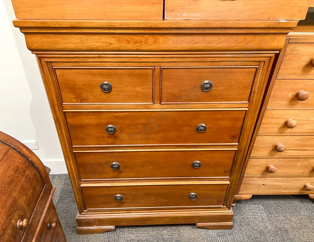 Modern Five Drawer Chest of Drawers Image 1++