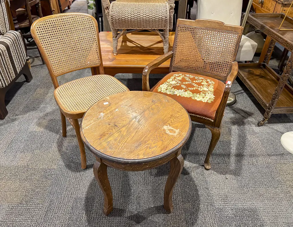 Circular Oak Coffee Table & Two Chairs Image 1++