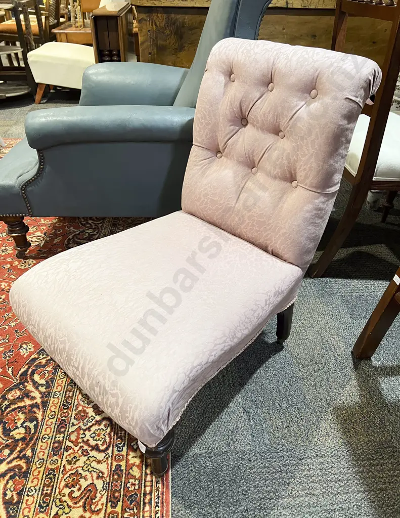 Button Back Nursing Chair Image 1++