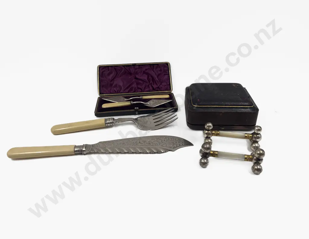 Victorian Cased Knife Rests Trowels & Pair of Fish Servers Image 1++