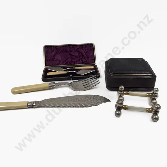 Victorian Cased Knife Rests Trowels & Pair of Fish Servers