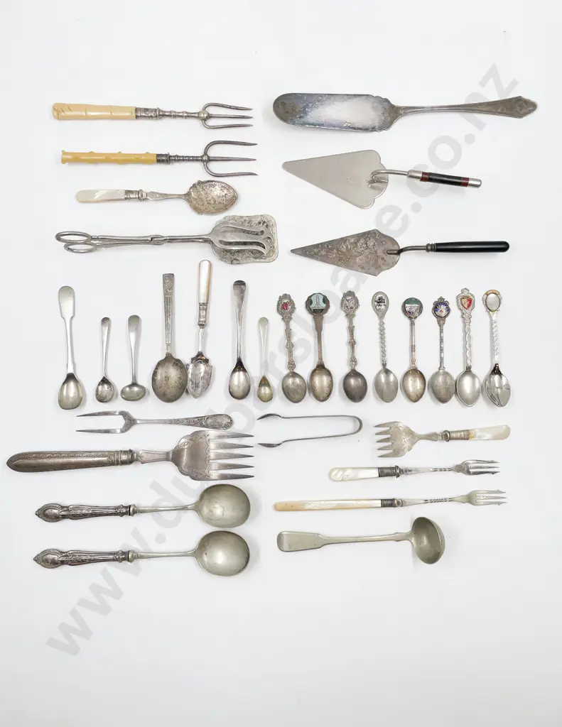 Small Box Of Mixed S/P Cutlery Image 1++