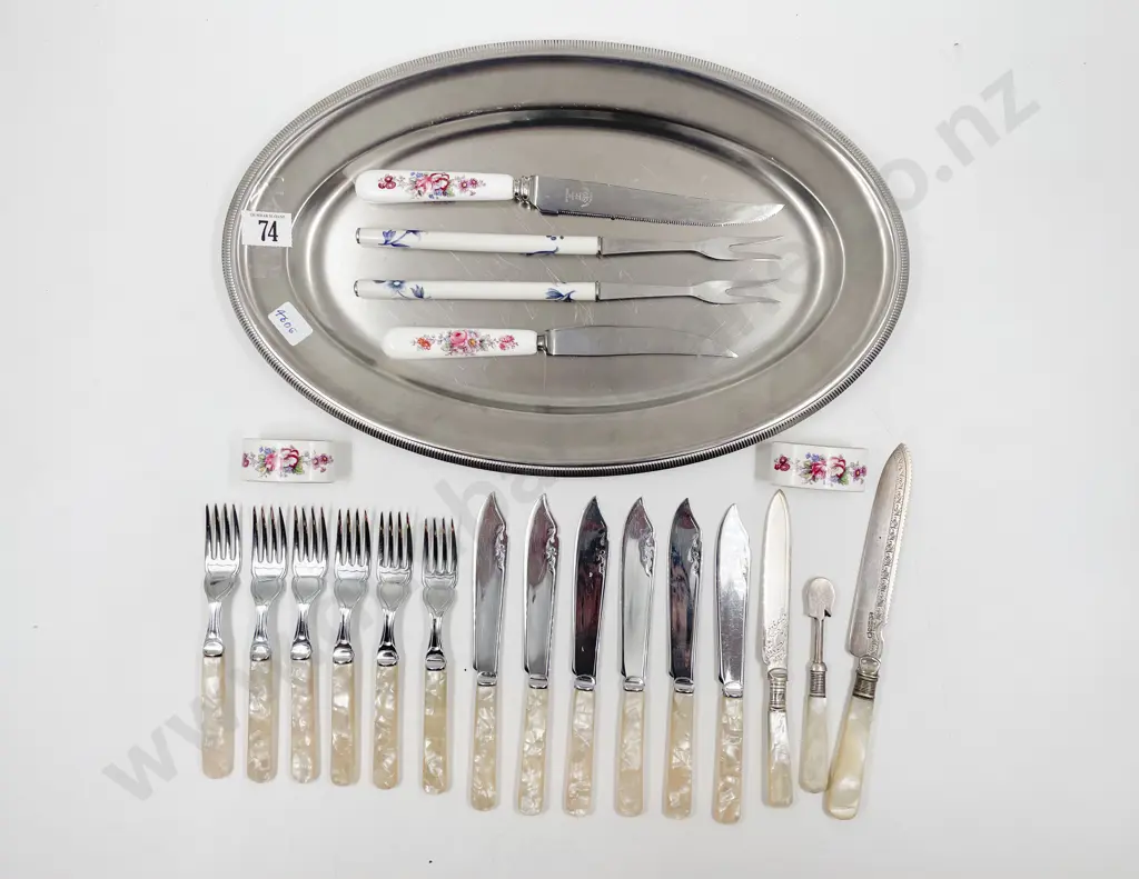 Quantity of Assorted Cutlery incl RCD Handled etc Image 1++