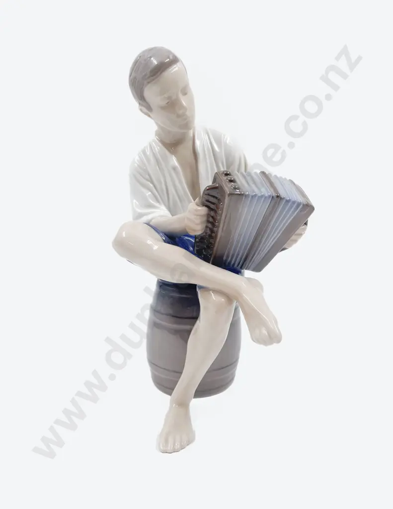 B & G Figure of Accordian Player Image 1++