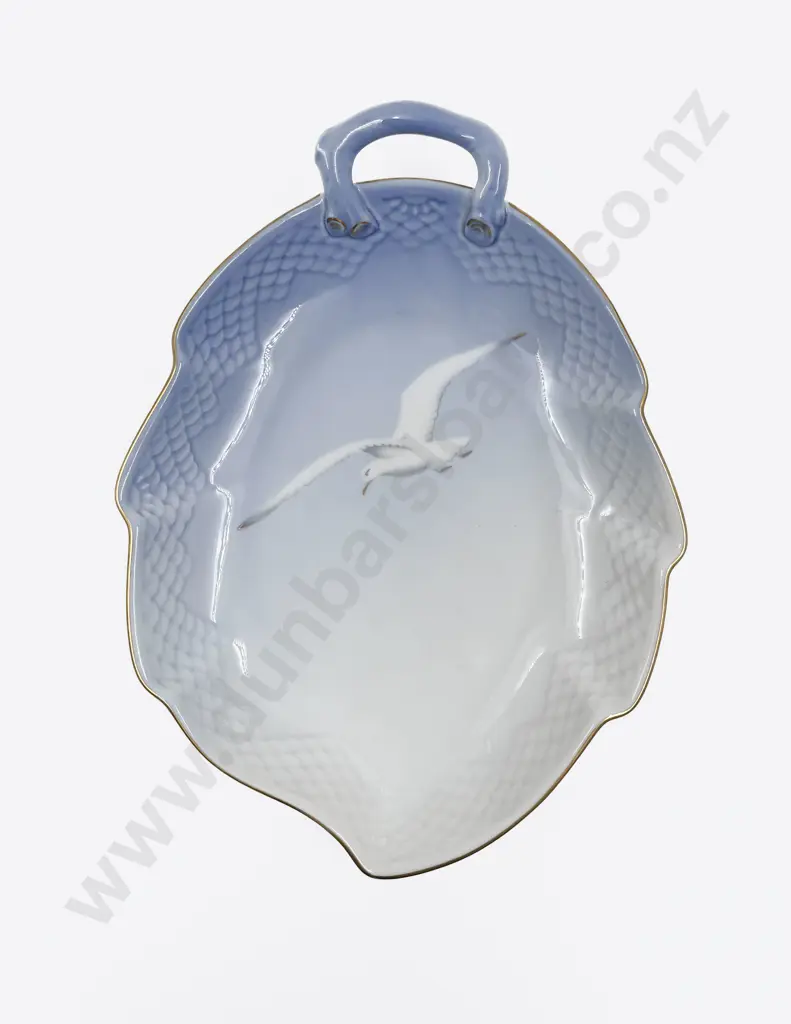 B & G Shallow Dish Image 1++