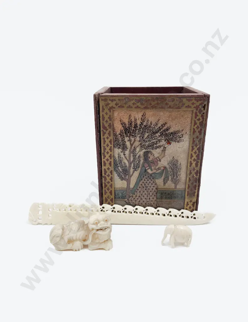 Three Pieces of Assorted Ivory etc Image 1++