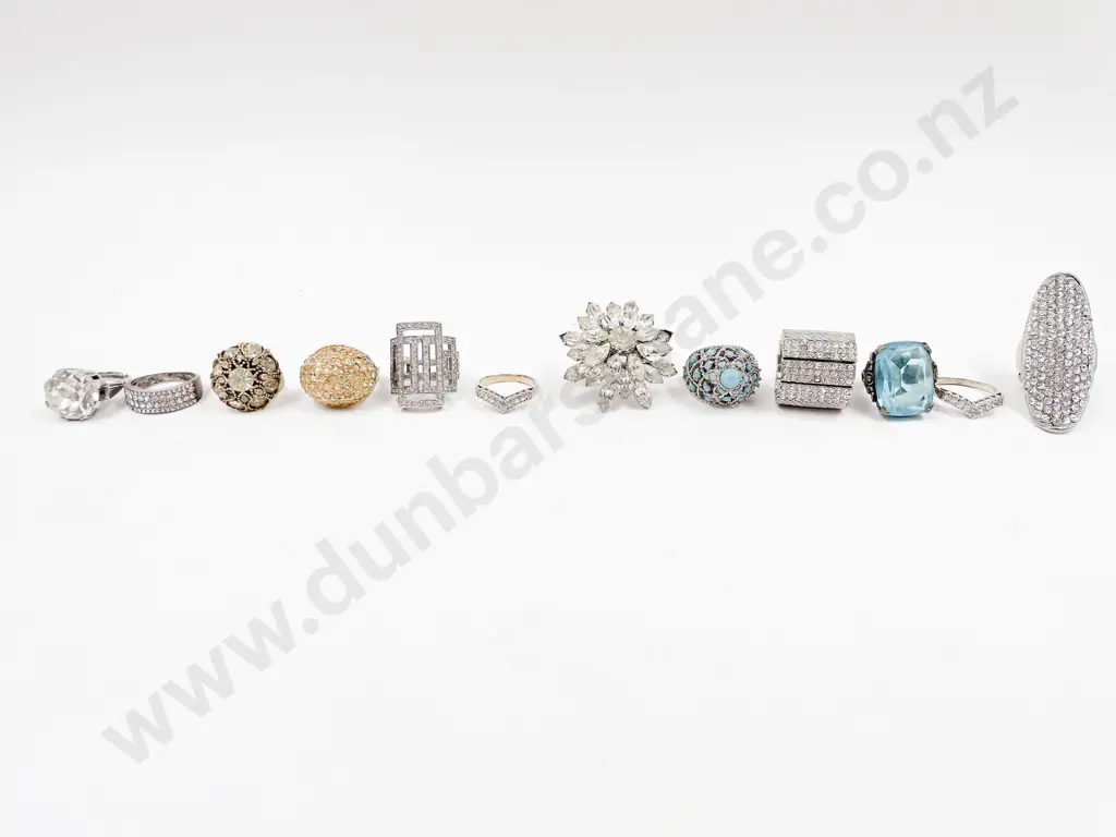 Assorted Collection of Costume Jewellery Dress Rings Image 1++