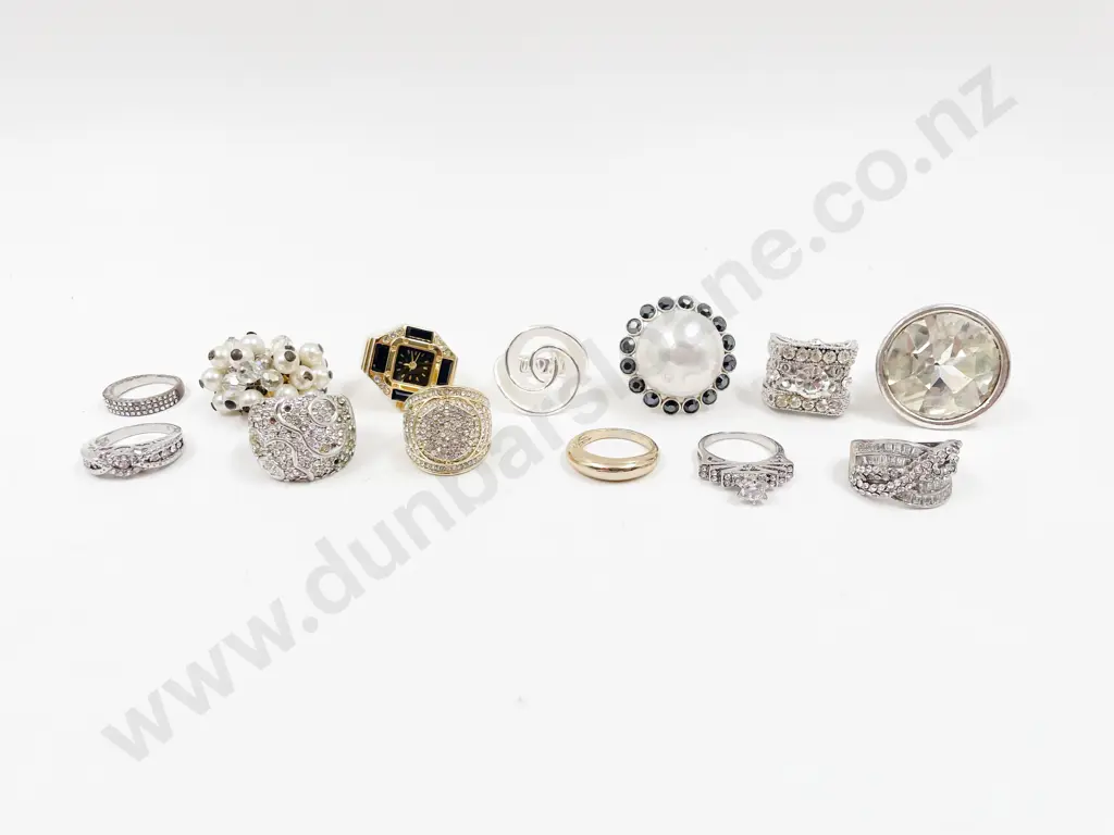 Assorted Collection of Costume Jewellery Dress Rings Image 1++