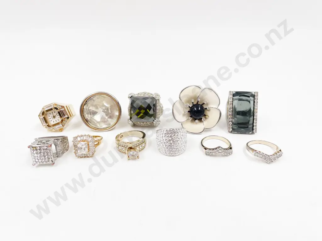Assorted Collection of Costume Jewellery Dress Rings Image 1++