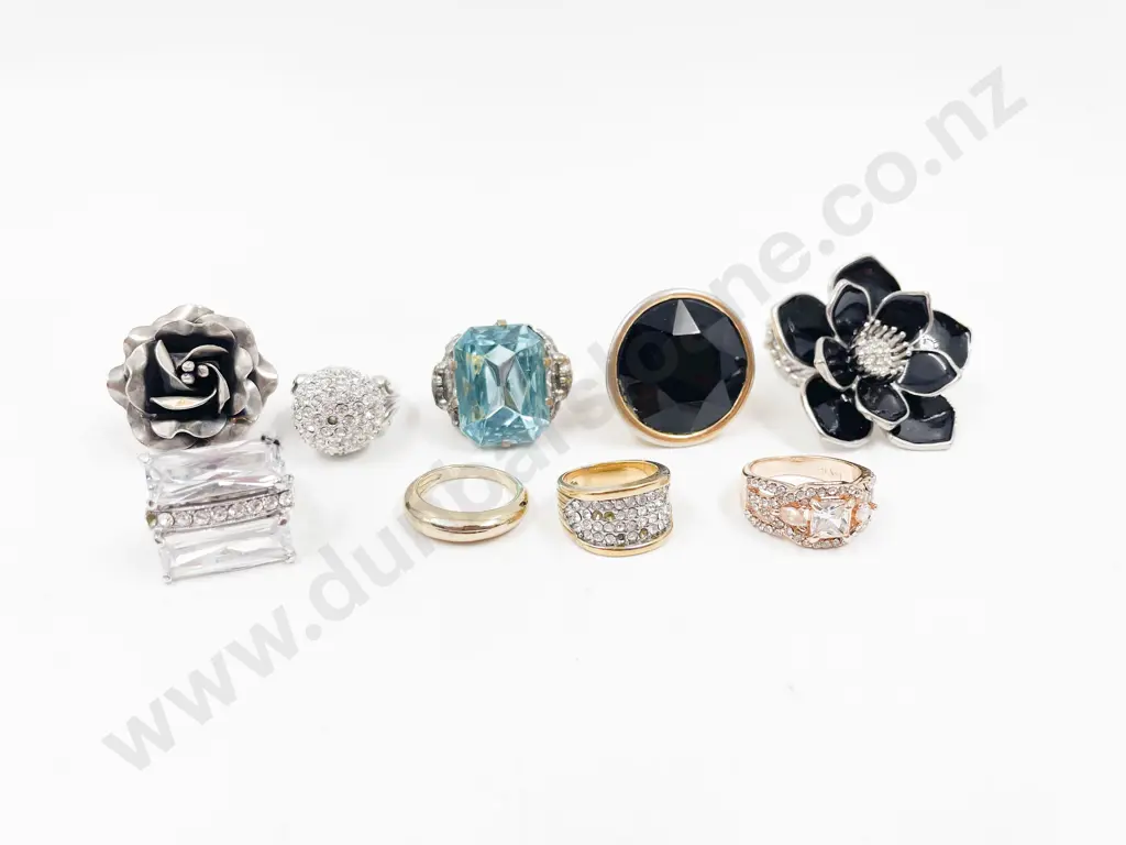 Assorted Collection of Costume Jewellery Dress Rings Image 1++