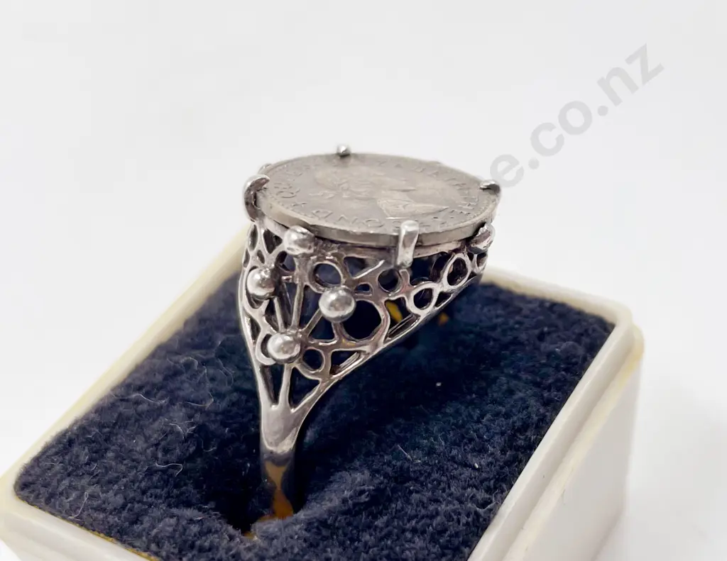 S/S Queen Elizabeth II 1960 Three Pence Coin Ring Image 1++