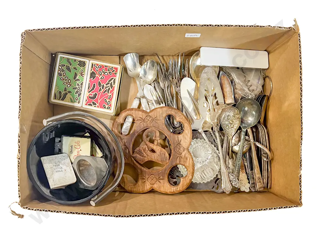 Box of Assorted Cutlery etc Image 1++