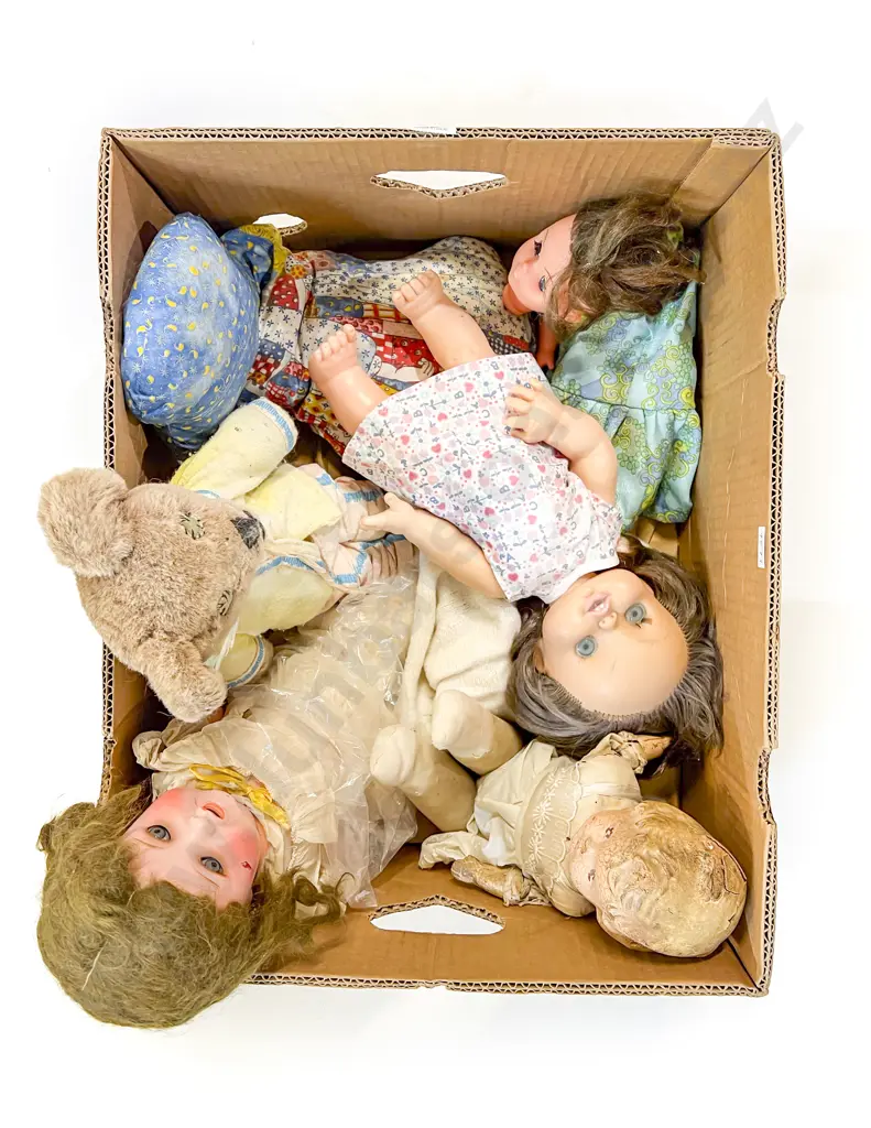 Quantity of Assorted Vintage Teddy Bears & Dolls Image 1++