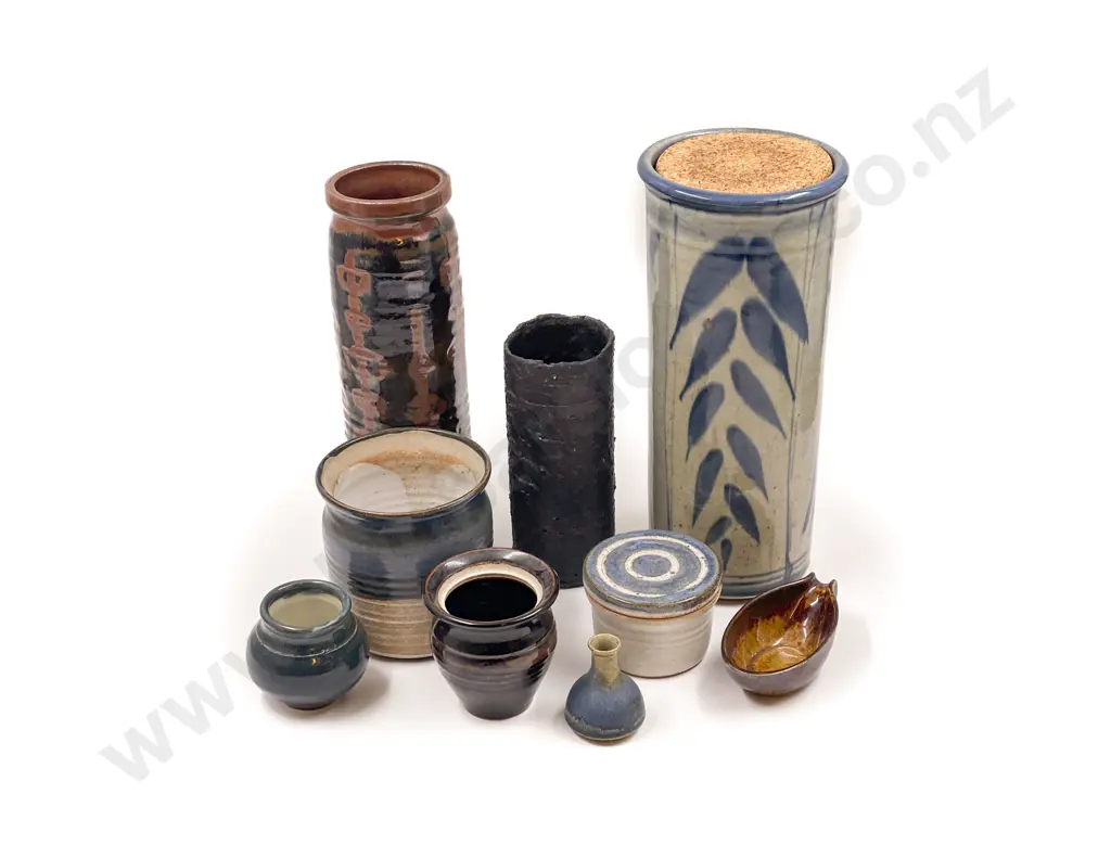 Small Quantity of Assorted Pottery Image 1++