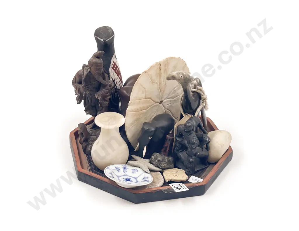 Quantity of Assorted Ornaments etc Image 1++