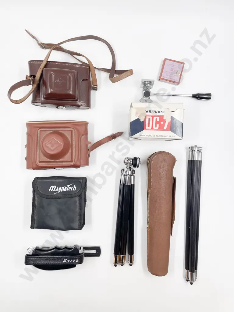 Quantity of Assorted Vintage Cameras & Accessories Image 1++