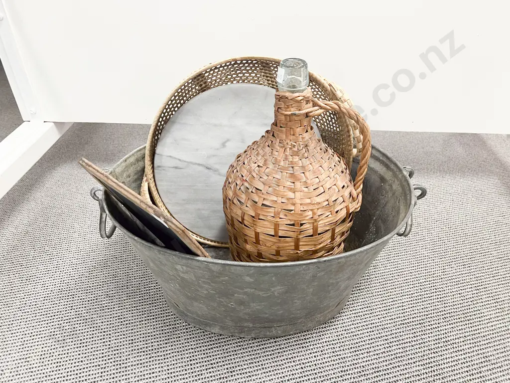 Small Quantity of Assorted Vintage Items Image 1++