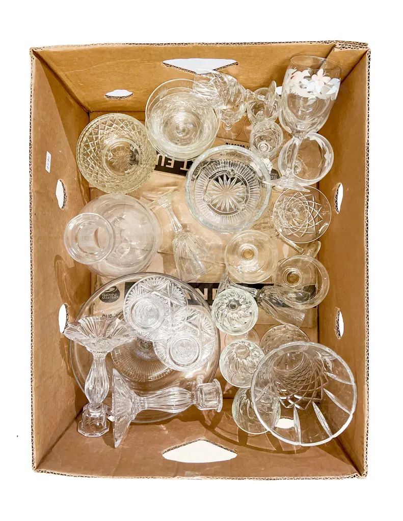 Box of Assorted Crystal & Glassware Image 1++