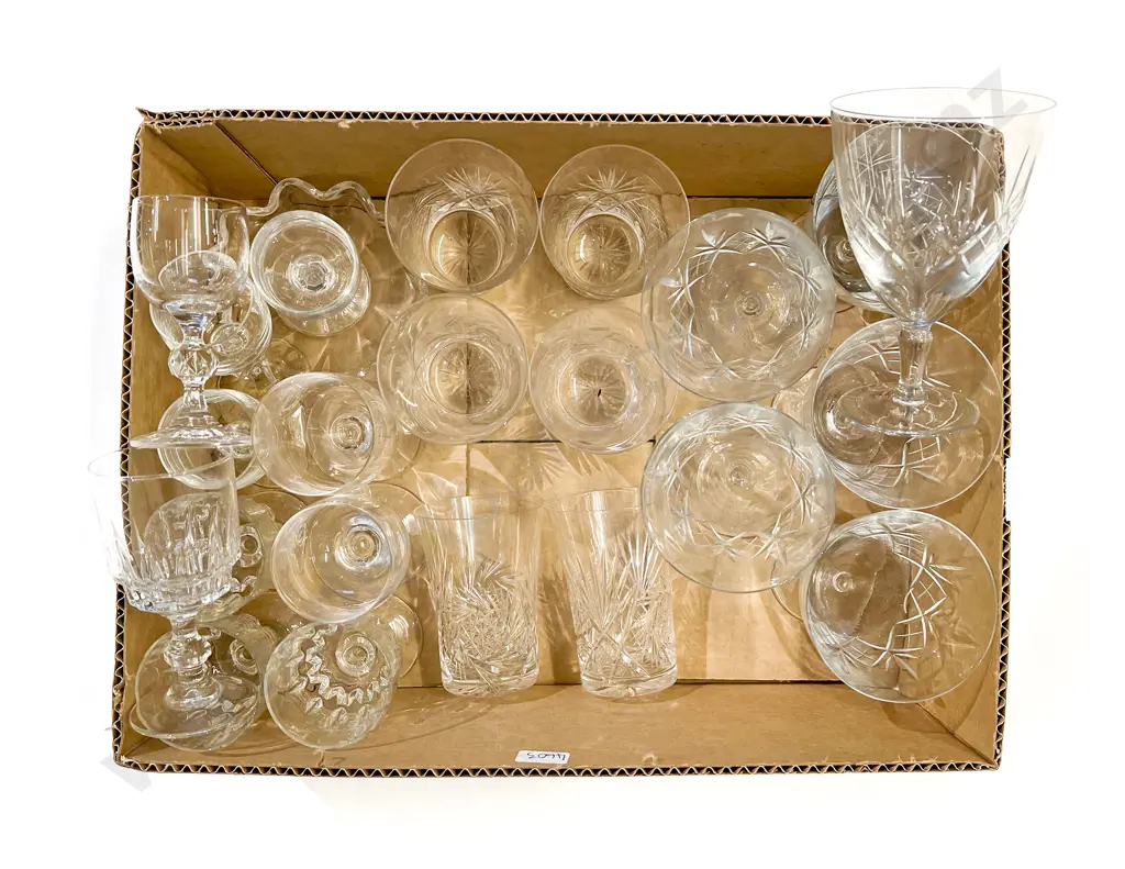 Quantity of Assorted Glassware Image 1++