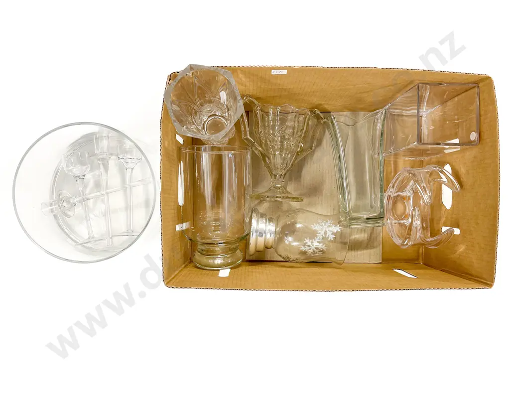 Box Quantity of Assorted Crystal & Glassware Image 1++