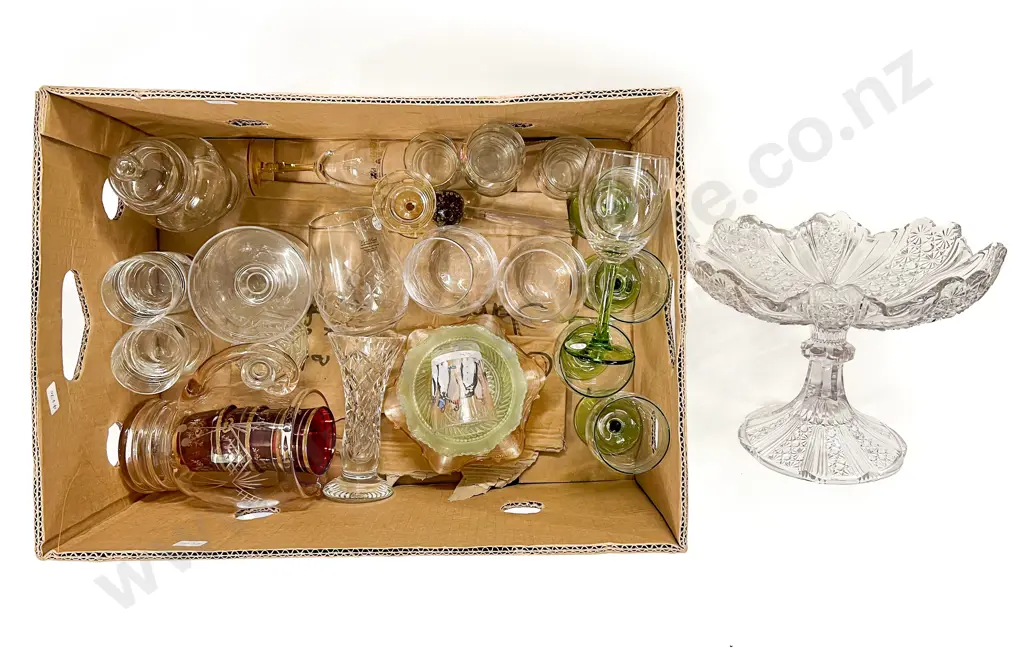 Box Quantity of Assorted Crystal & Glassware Image 1++