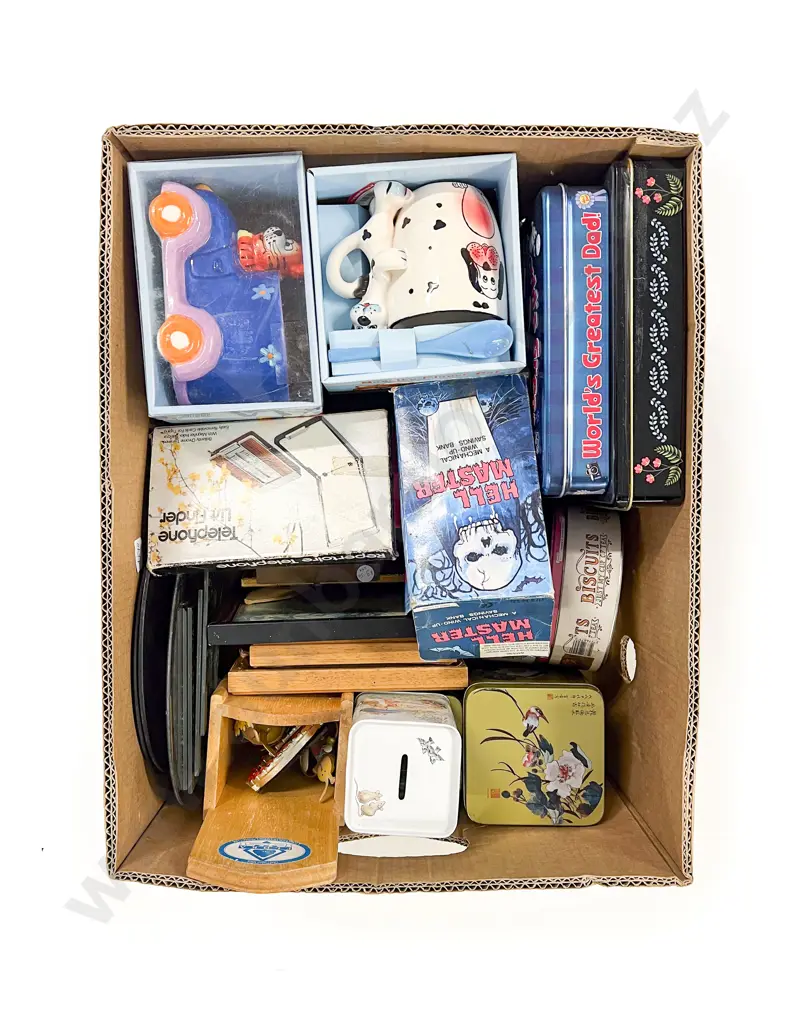 Three Boxes of Assorted Decorative Homewares etc Image 1++