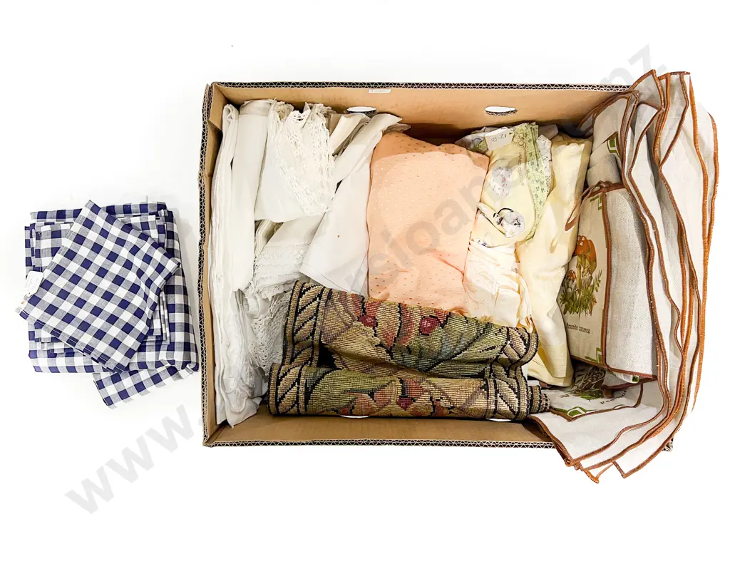 Box Quantity of Assorted Linens Image 1++