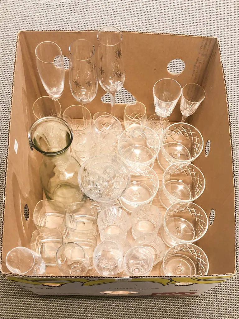Quantity of Assorted Crystal & Glassware Image 1++