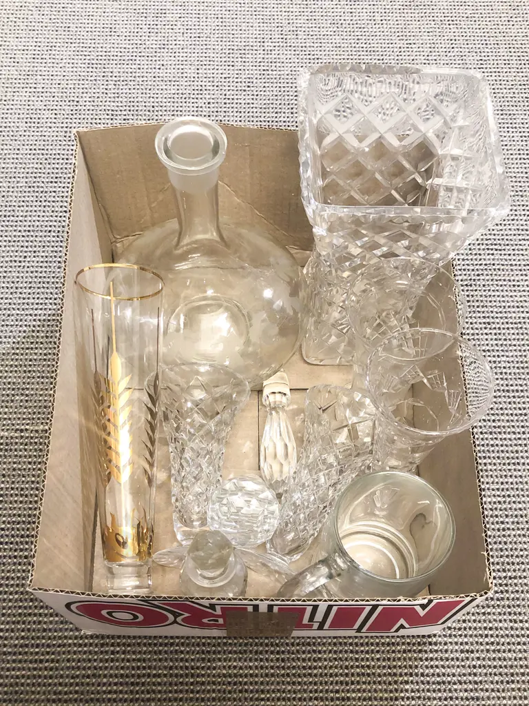 Quantity of Assorted Crystal & Glassware Image 1++