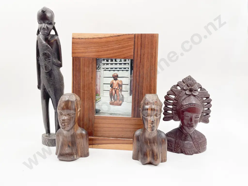 Four Tourist Artefact Figures & Other Image 1++