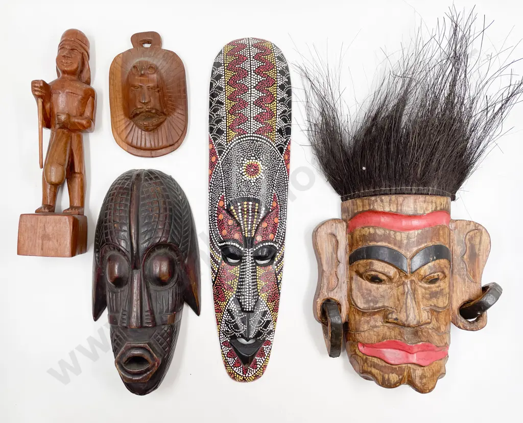 Eight Assorted Tourist Artefacts Image 1++