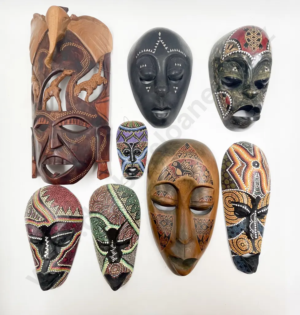 Eight Assorted Tourist Artefacts Image 1++