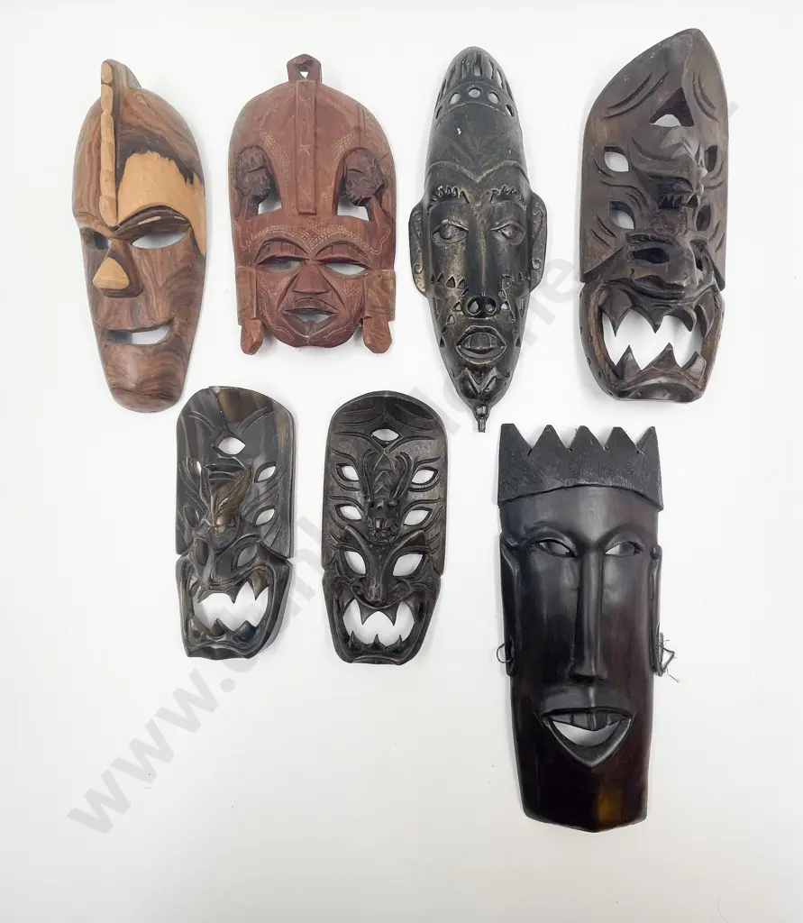 Nine Assorted Tourist Artefacts Image 1++