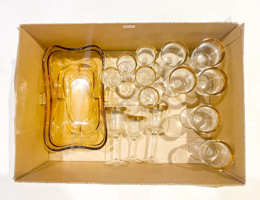Box of Assorted Glassware Image 1++