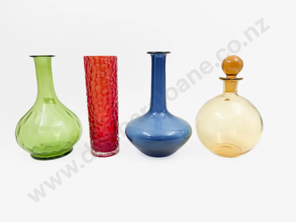 Four Pieces of Assorted Coloured Glassware Image 1++
