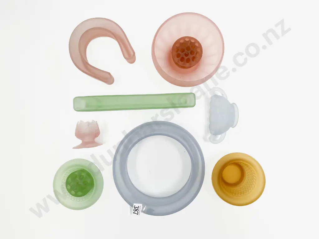 Quantity of Assorted Pressed Glassware Image 1++