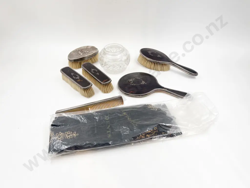 Quantity of Assorted S/S Vanity Items etc Image 1++