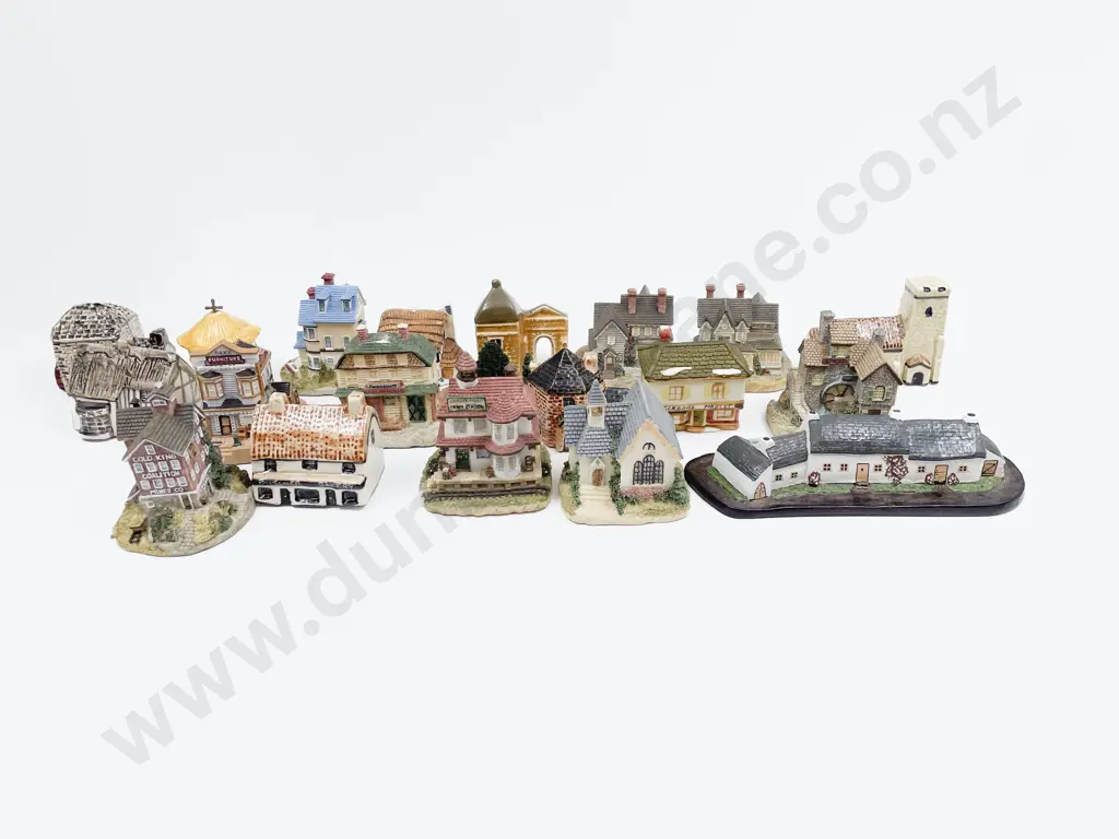 Quantity of Assorted Miniature Buildings Image 1++