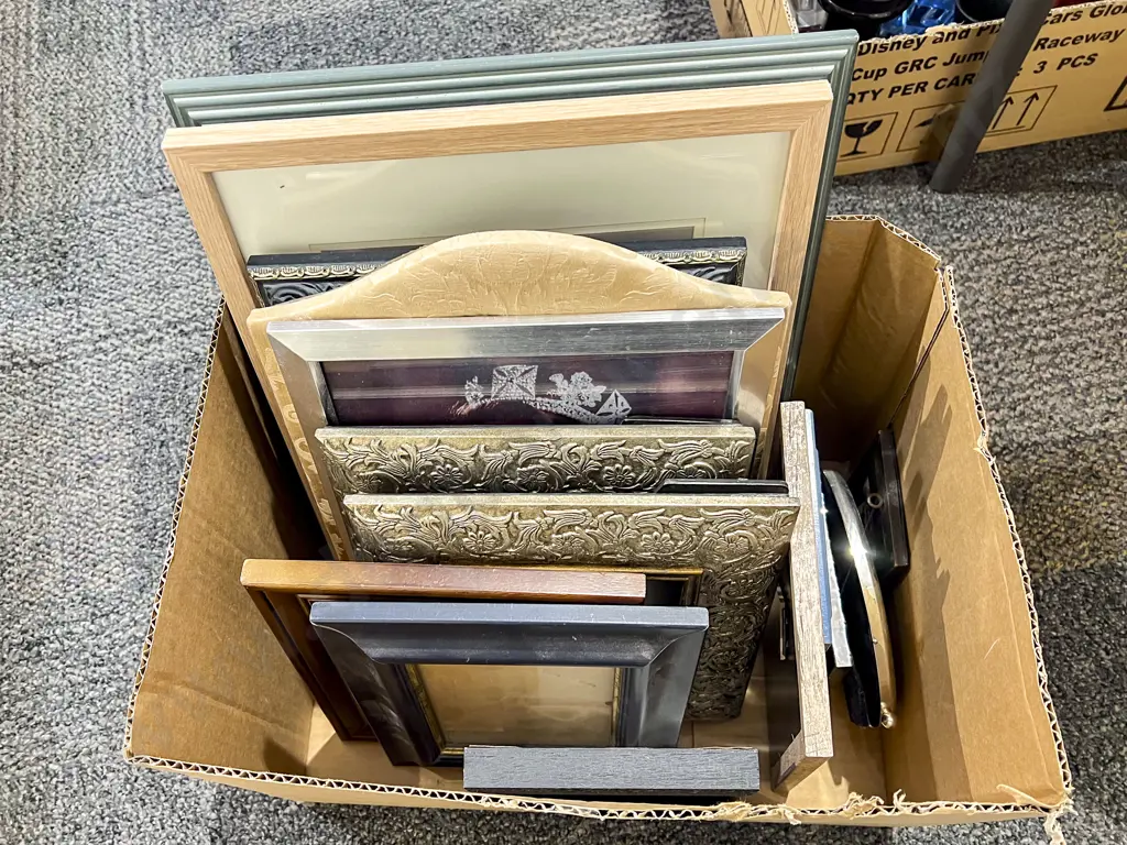 Box of Assorted Picture & Photo Frames Image 1++