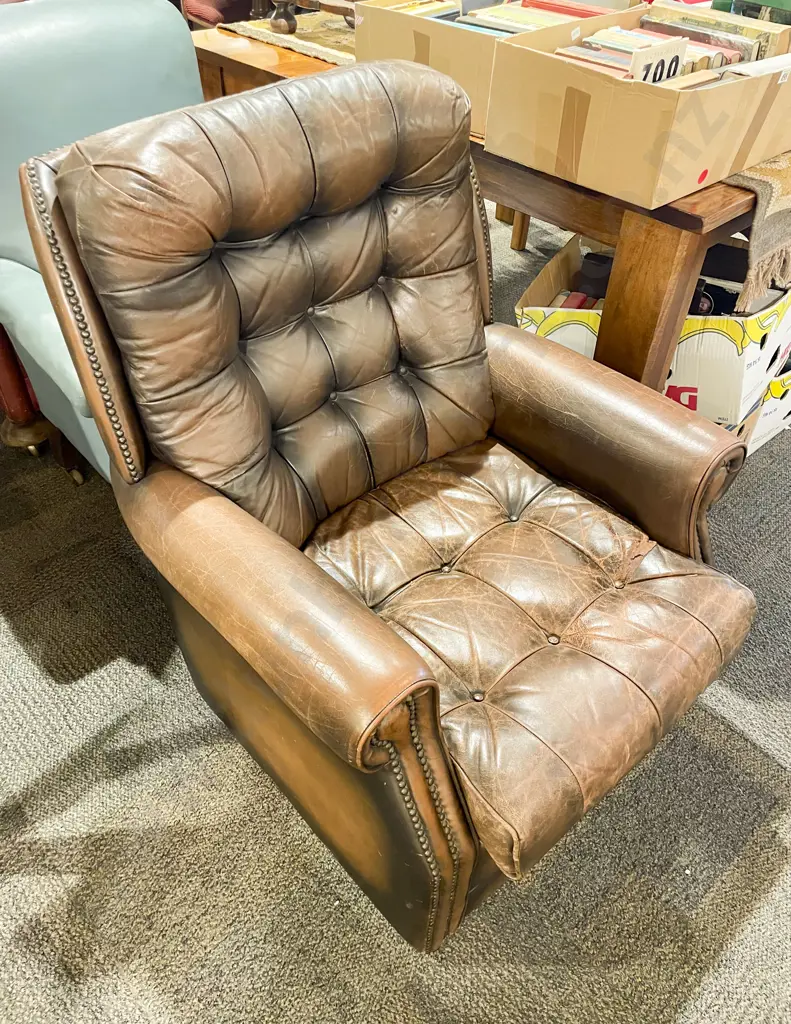 Leather Button Back Armchair Image 1++