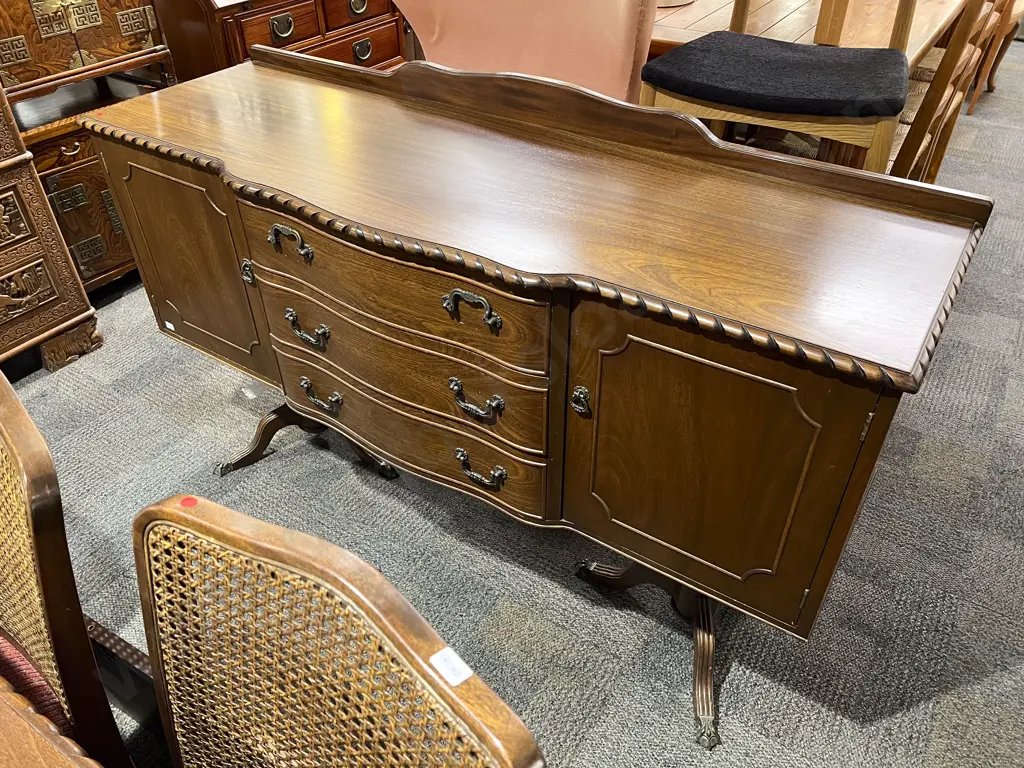 Mahogany Eight Piece Dining Suite Image 1++