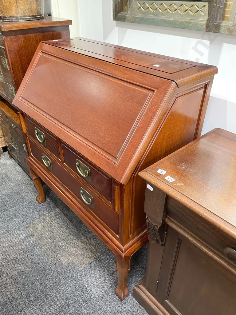 Chinese Style Writing Bureau Image 1++
