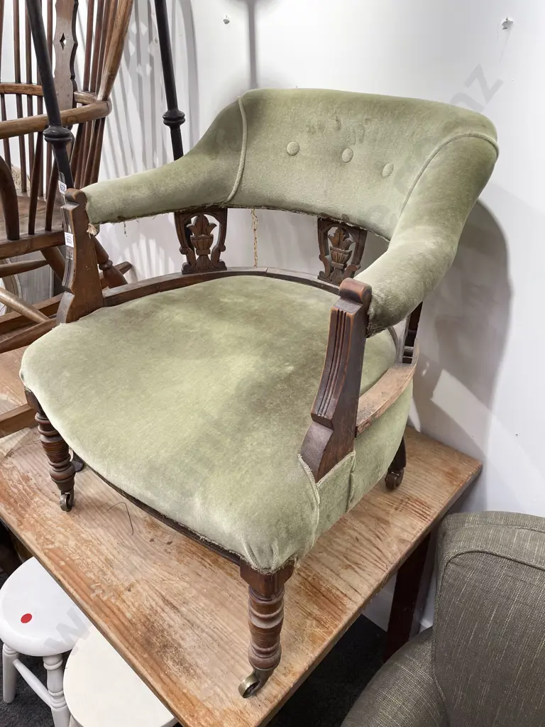 Button Back Tub Chair (Faults) Image 1++