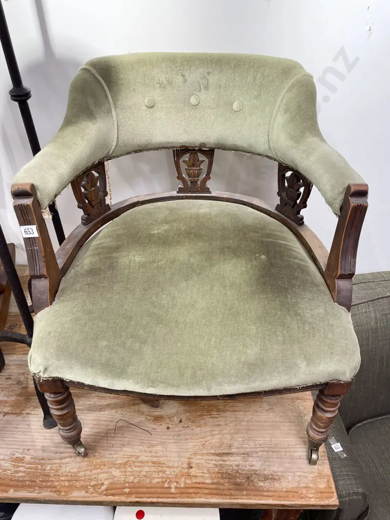 Button Back Tub Chair (Faults) Image 1++