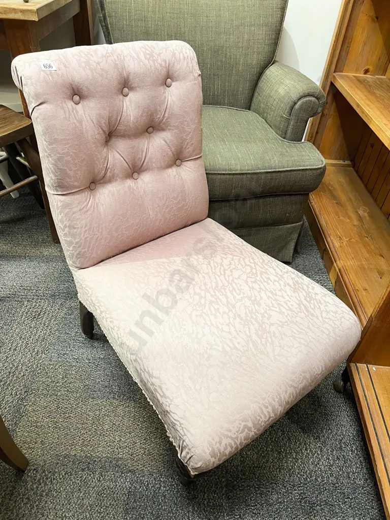 Button Back Nursing Chair Image 1++