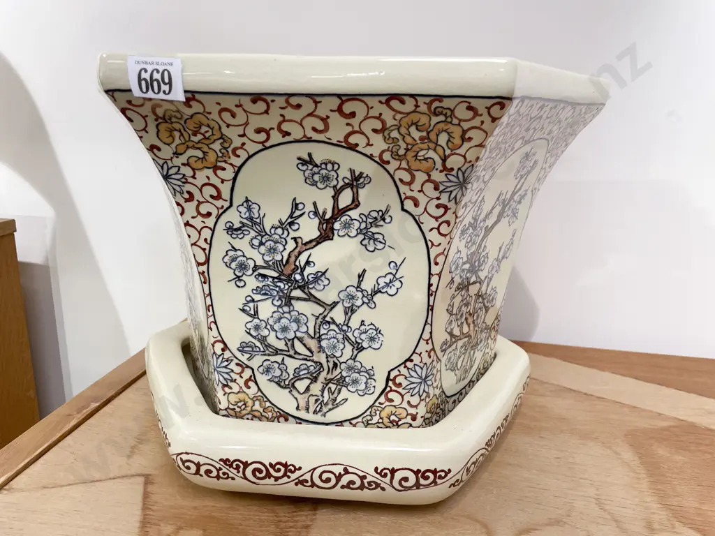 Glazed Hexagonal Plant Pot & Tray Image 1++
