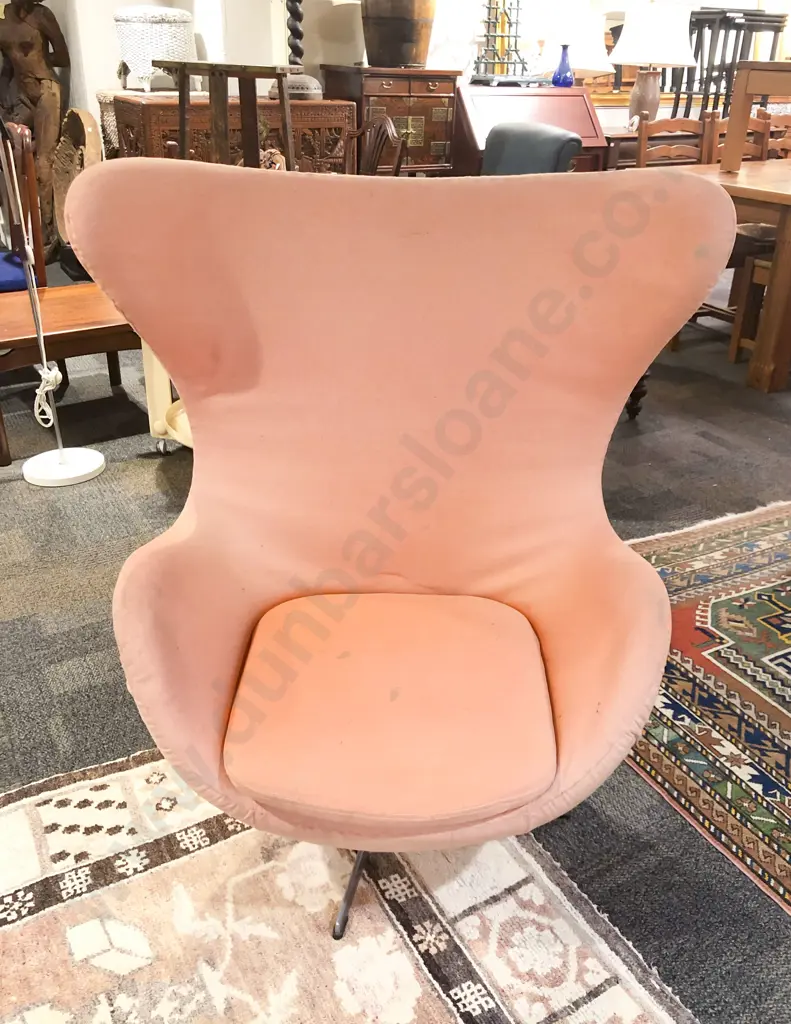 Mid Century Design Egg Chair Image 1++